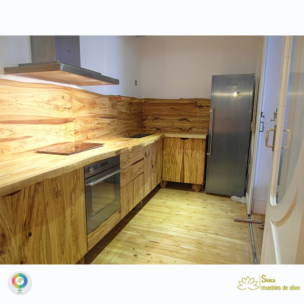 Cocina fabricada en madera de olivo